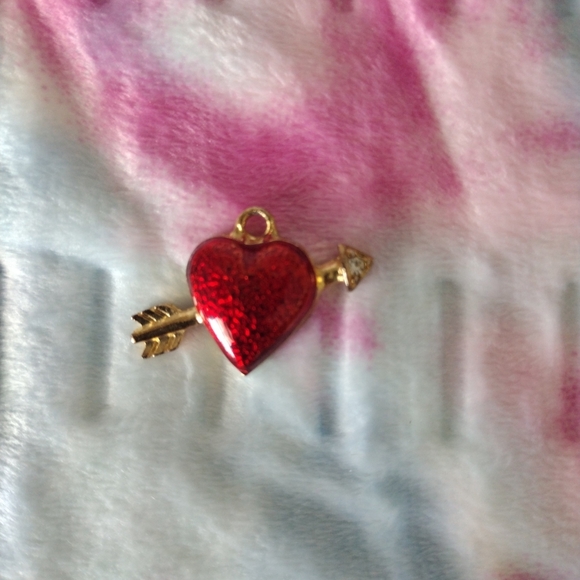 SIGNED PHISTER ENT. 1996 GOLD TONE RED ENAMEL HEART ARROW CHARM - Picture 2 of 3